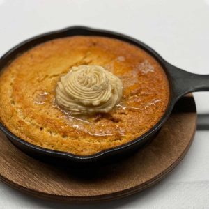 skillet bacon & cheddar cornbread